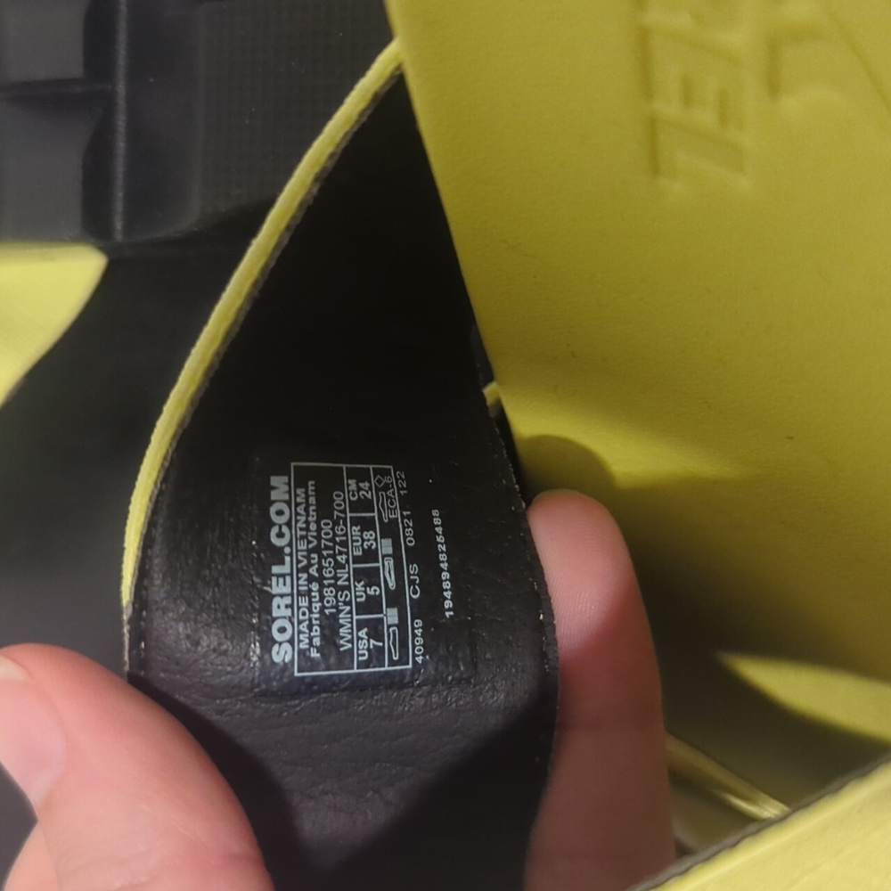 NWT Sorel Roaming yellow strap platform sandals - Picture 9 of 12